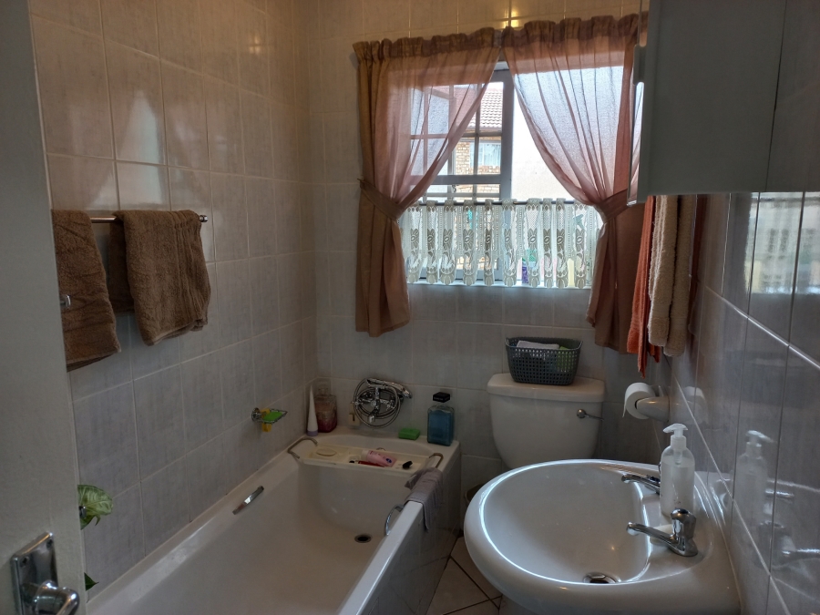 3 Bedroom Property for Sale in Safari Gardens North West